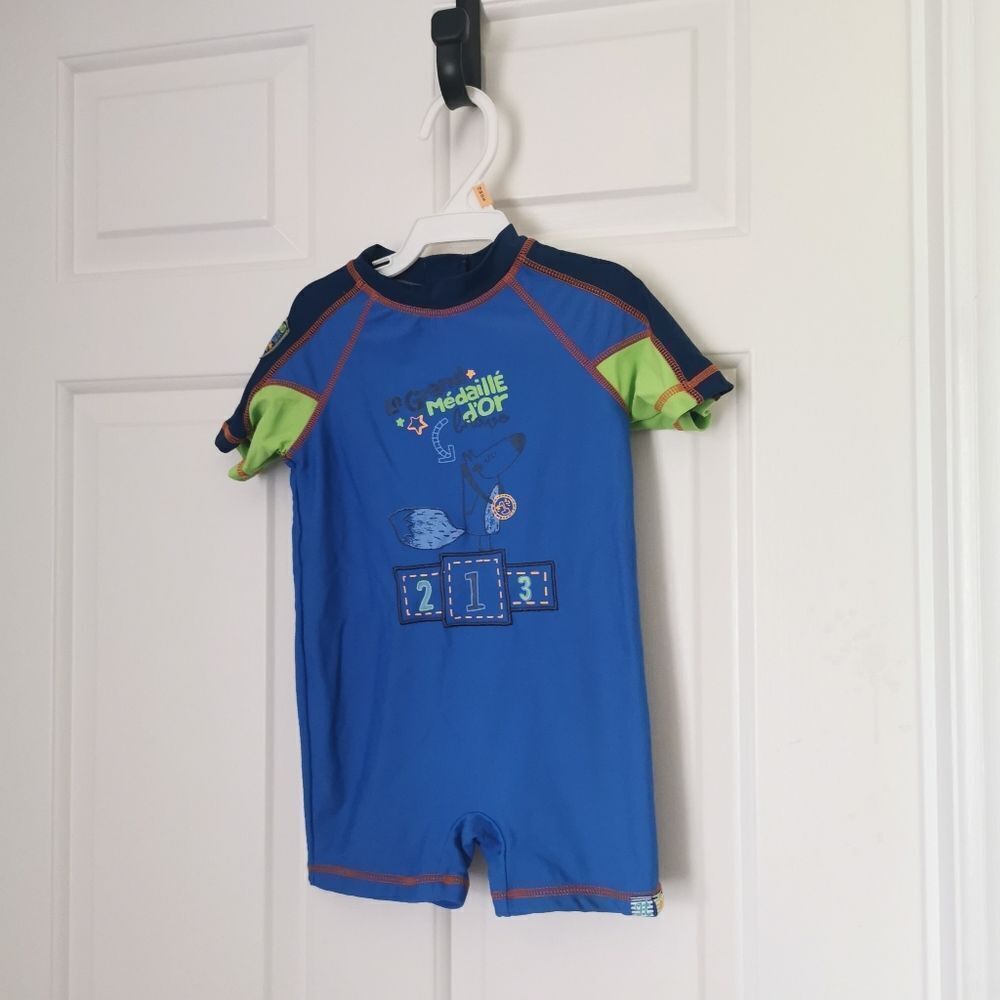 3/$20 Gagou Tagou size 3T rash guard